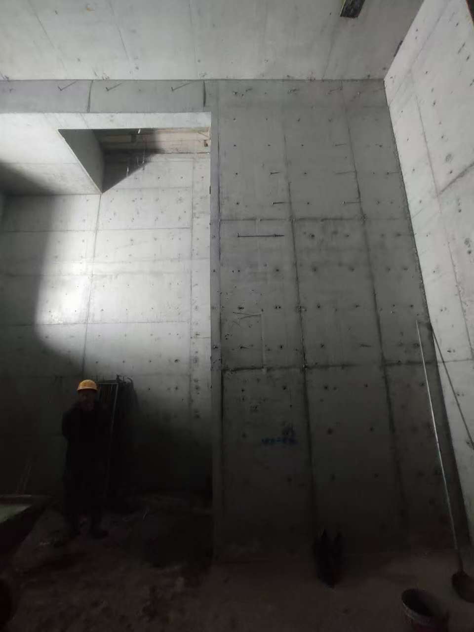 木鱼镇墙上开槽钢筋断了有影响吗